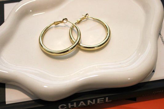 Minimalist Hoop Earrings: Gold
