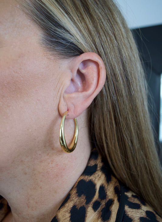 Minimalist Hoop Earrings: Gold